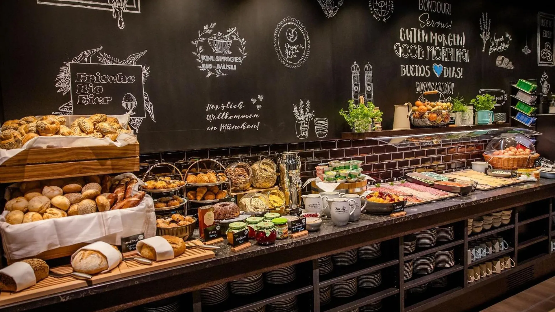 Motel One Muenchen Hauptbahnhof 3*, Munich